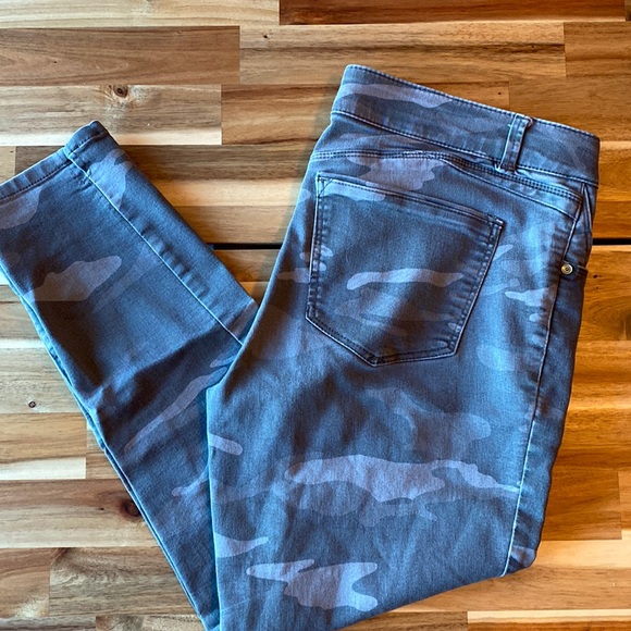 Wit & Wisdom camo jeans, size 12 - Picture 1 of 4